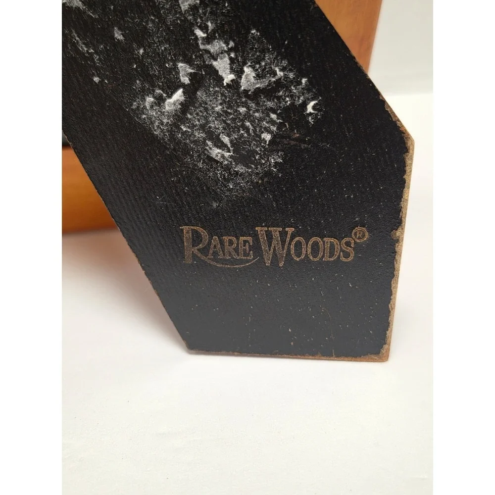 Rare Woods rustic wooden picture frame featuring a woven rope border and‎ corner